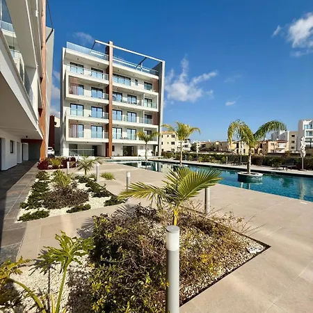 And Chill -luxury With Pool And Sauna In Kato