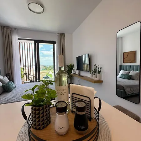 And Chill -luxury With Pool And Sauna In Kato Pafos