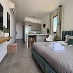Apartament And Chill -luxury With Pool And Sauna In Kato *
