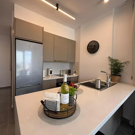 And Chill -luxury In Kato Apartment