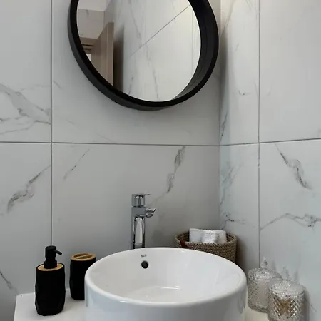 Apartamento And Chill -luxury With Pool And Sauna In Kato Pafos